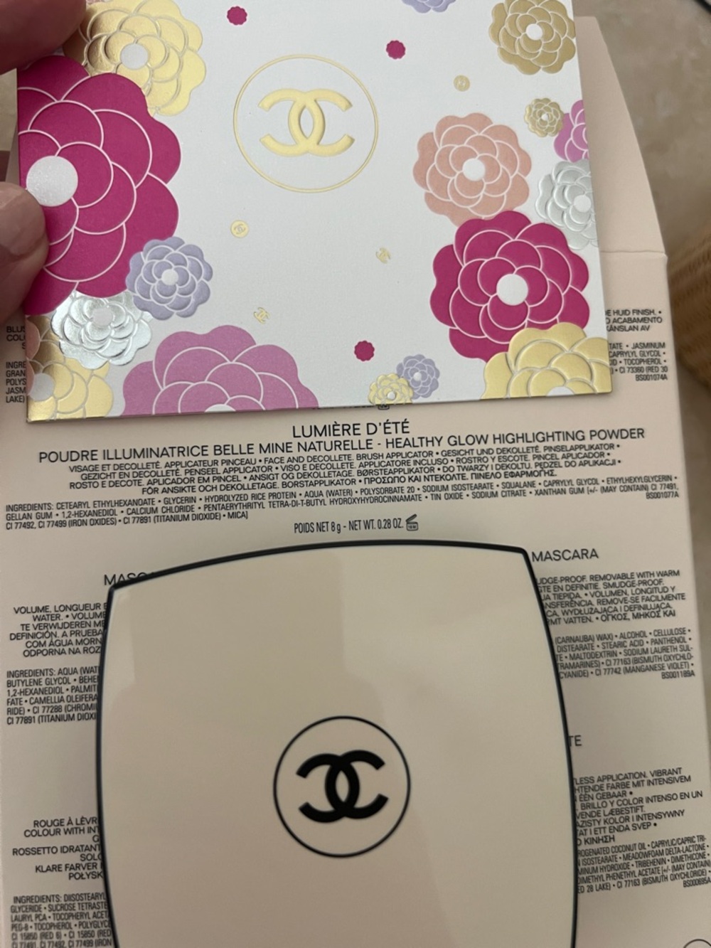 Chanel Les Beiges Highlighting Powder - Picture 6 of 6